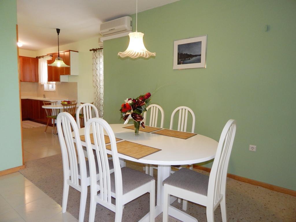 Villa Maristika Omiš Szoba fotó